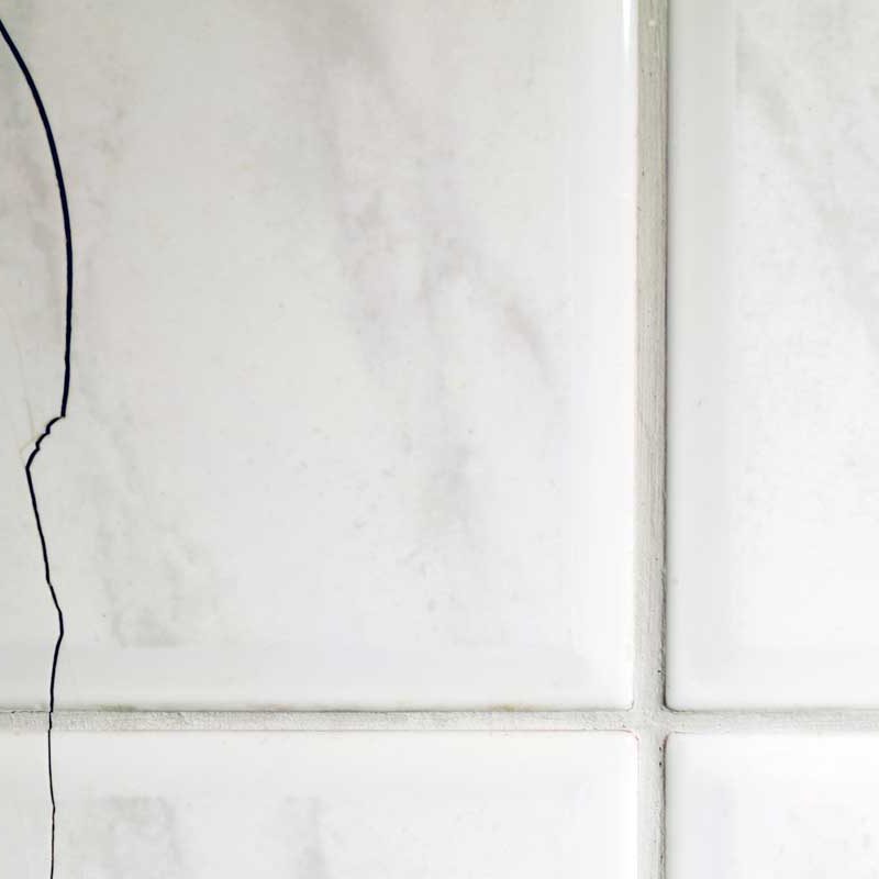 Istock_Featured_Why-Do-Bathroom-Tiles-Crack-And-How-To-Fix-That